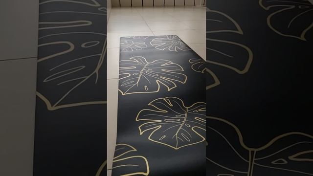 Коврик для йоги каучуковый нескользящий - Art Yogamatic Tropic Grey GoldКоврик для йоги каучуковый н смотреть онлайн