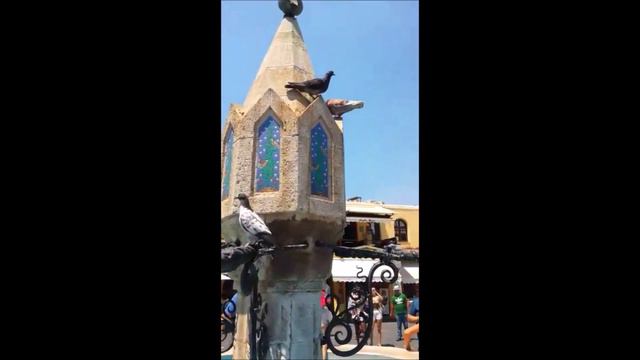 Голуби пьют с фонтана | Знаменитый фонтан в Rhodos. Griechenland смотреть онлайн
