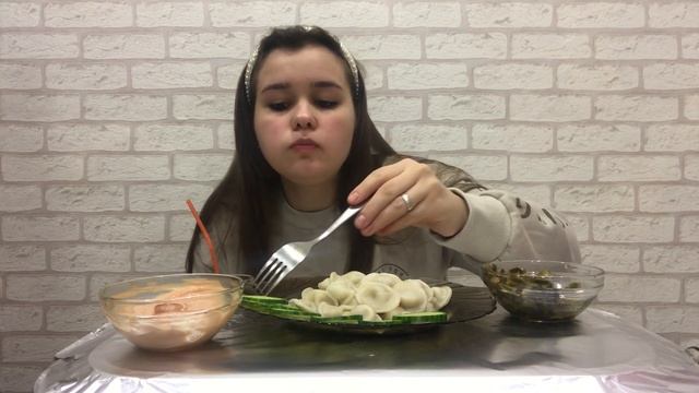 MUKBANG ? / Ермолинские пельмешки ? / Кетчунез ?? / салат из морской капусты ?? /mukbang ?... смотреть онлайн
