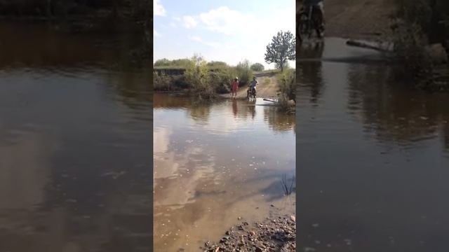 На питбайке через брод смотреть онлайн