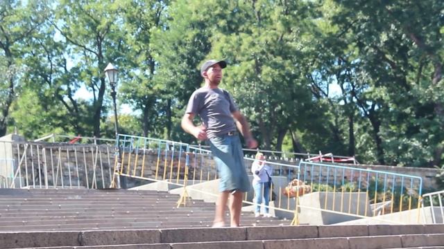 Бомж отрывается на репетиции Потапа и Насти на Потемкинской лестнице ! смотреть онлайн