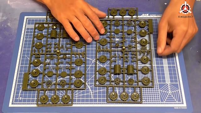 Обзор модели танка "Т-72Б" фирмы Звезда в масштабе 1/35. смотреть онлайн
