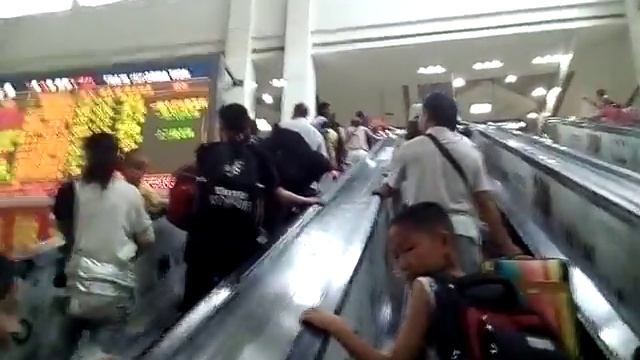 ЖД вокзал в Китае смотреть онлайн
