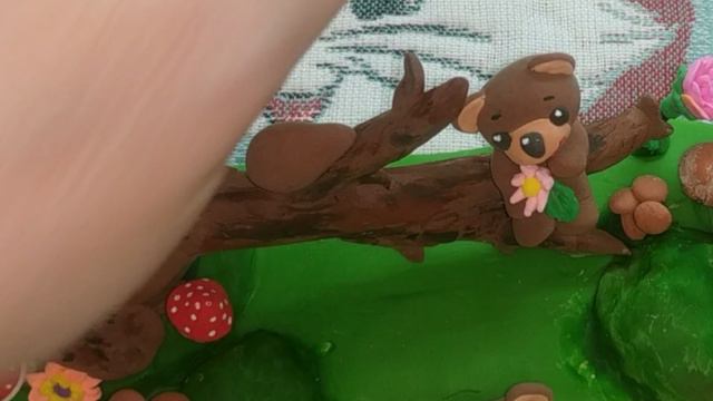 Легко и просто сделать шаловливых и весёлых медвежат из воздушного пластика.