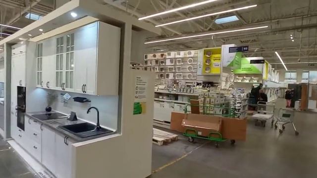 Самый болшой магазин в Москве. ( Лаура Мерлин) . смотреть онлайн