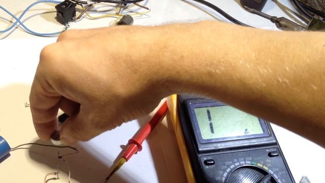 Датчик Холла.Что это и как работает.Простые токовые клещи своими руками. смотреть онлайн