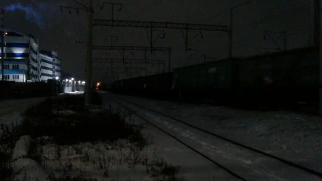 Встреча грузового и пассажирского поезда