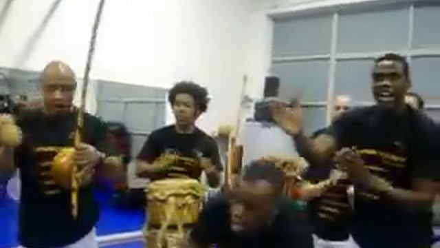 M. SAMUCA - INST. FEIJAO MUNDO CAPOEIRA ROMA смотреть онлайн
