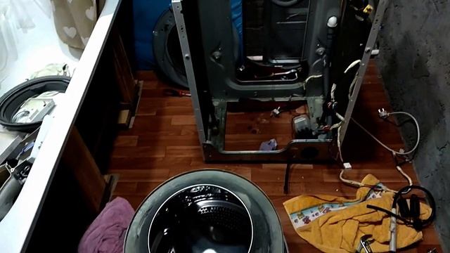 Какая грязь внутри стиральной машины LG. (What a mess inside the LG washing machine.) смотреть онлайн