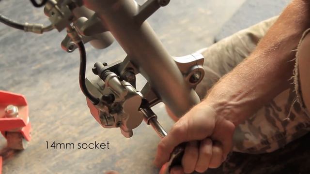 Suzuki Burgman 400 - Front Brake Calipers Removal / Installation - 2007-2016 | Mitch's Scooter Stuf смотреть онлайн