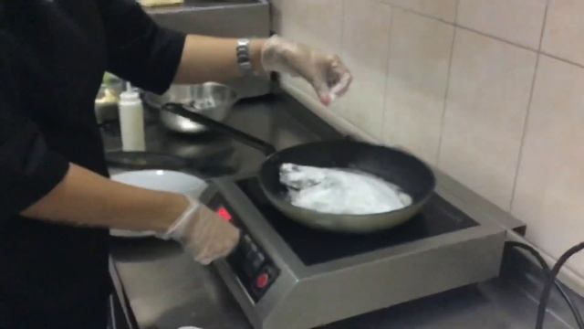 Готовим удивительное блюдо вместе с шеф-поваром ресторана Еленой смотреть онлайн