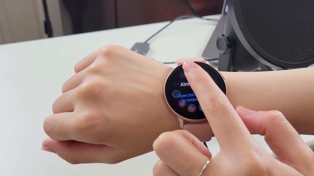 Unboxing My FIRST Smartwatch! | Samsung Galaxy Watch Active 2 First Impressions ⌚ смотреть онлайн