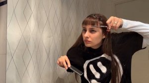 И вот так теперь ходить?? Стригу себе очень короткую челку / I cut my bangs really short
