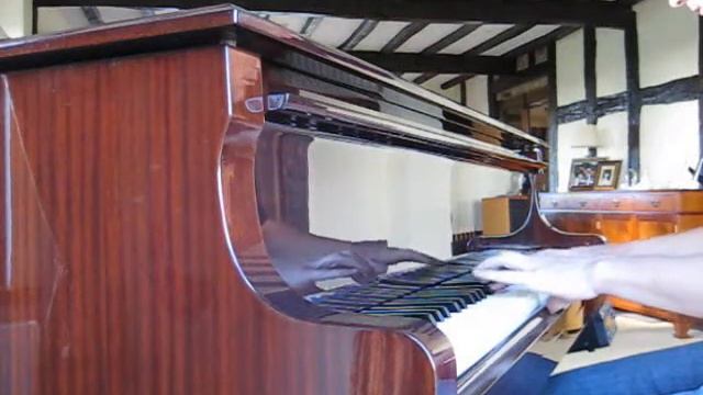 Tony Plays Piano ( Rob D - Clubbed to Death -Matrix Soundtrack ) смотреть онлайн