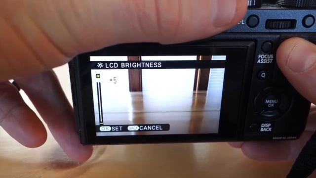 How to change the EVF brightness on the Fujifilm X-T1 смотреть онлайн