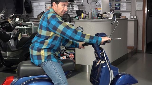 How to Start and Operate a Genuine Stella or Vespa PX 2-stroke Scooter смотреть онлайн