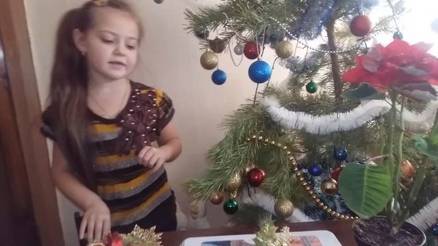 Атрибуты праздничного Рождественского интерьера смотреть онлайн