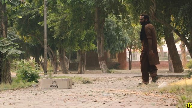 Angry Dog in a Box Prank | LahoriFied смотреть онлайн