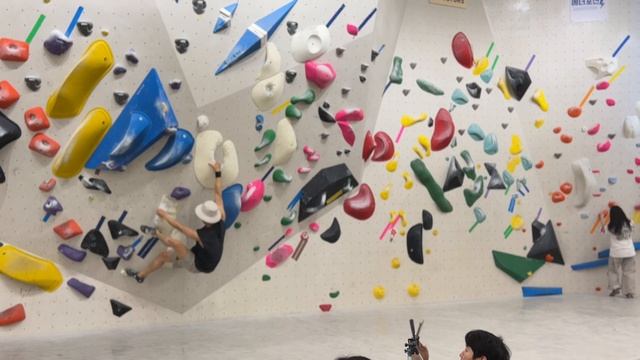 #Climbing gyms in Korea _ bouldering project at Seoul Forest Climbing #서울숲 #클라이밍 영등포? 영숲 남색? смотреть онлайн