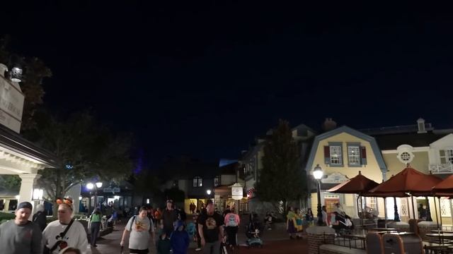 Trick-Or-Treating At Disney World's Magic Kingdom & Meeting 12 Characters! | MNSSHP 2023! смотреть онлайн