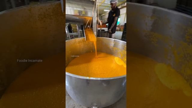 India's Biggest Mango Juice Factory?? आम की नदियाँ बहती हैं यहाँ?? Indian Street Food | Surat смотреть онлайн