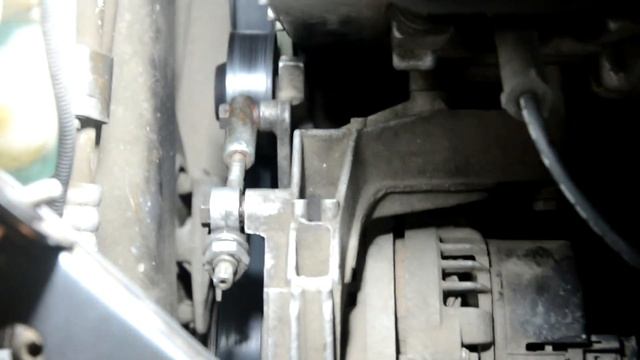 Правильная регулировка натяжения ремня генератора на ВАЗ Калина1 смотреть онлайн