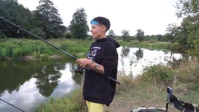 ЛЕЩИ НА ПЕРЛОВКУ! Донки на реке. РЫБАЛКА ОСЕНЬЮ с ночевкой. #345 смотреть онлайн