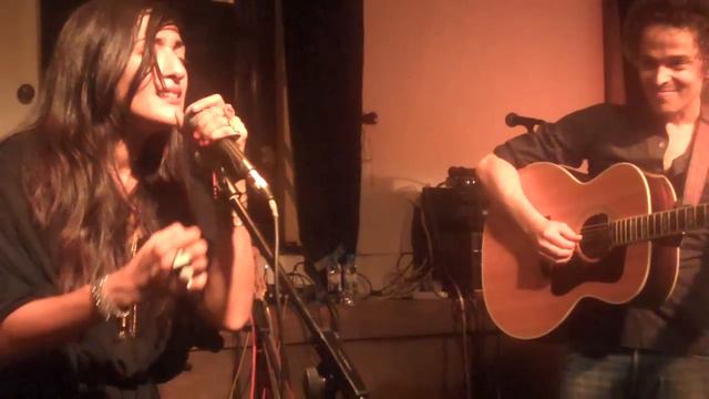 Hindi Zahra - It Hurts me too - live смотреть онлайн