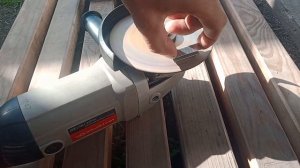 Как забить мебельные скобы строительным степлером, когда они не забиваются. Интересный способ!