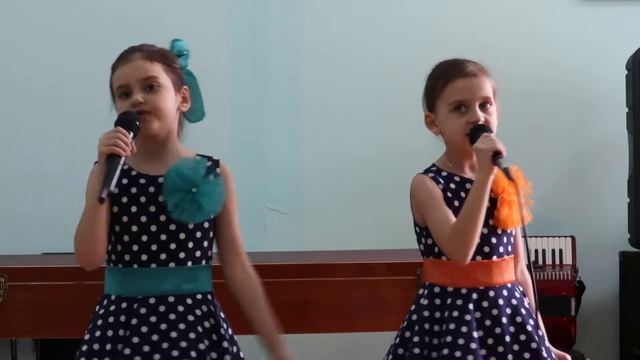 Дуэт (Изюмова Анастасия, Овчаренко Маргарита) «Разноцветная игра» смотреть онлайн