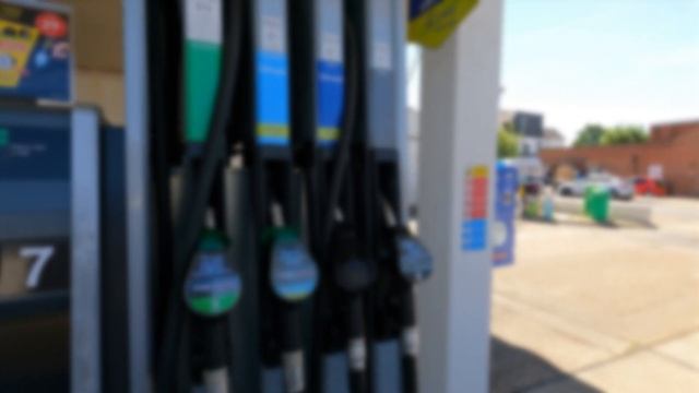 How To Fill Up a Car with Fuel (petrol / diesel) UK смотреть онлайн