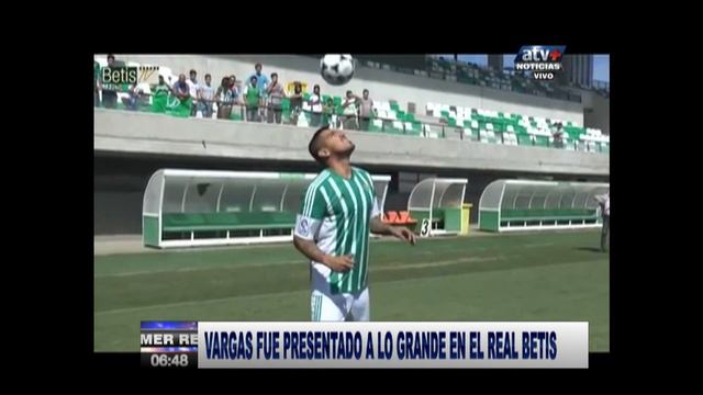 Juan Manuel Vargas fue presentado por el Real Betis de España смотреть онлайн