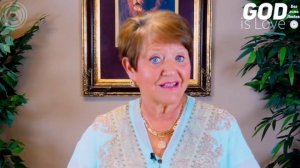 ,,От благодати к совершенству ".  Проповедует Ненси Коуэн.