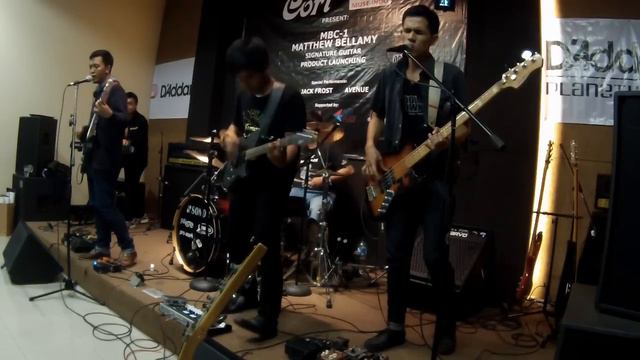 Plug In Baby (Muse cover by Jack Frost at MBC-1 Launch Jakarta) смотреть онлайн