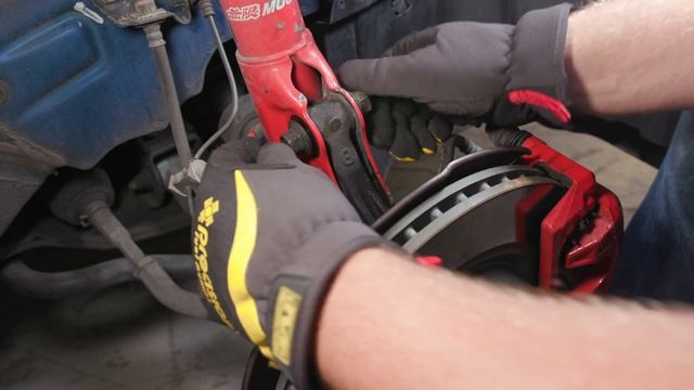 How To: Replace the Strut Assemblies on a 2006 to 2011 Honda Civic смотреть онлайн