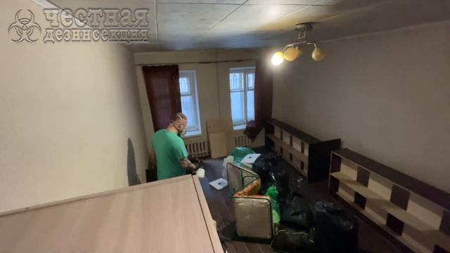 Обработка препаратом Монарх от клопов и тараканов смотреть онлайн