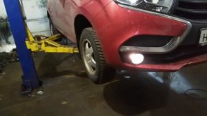 замена  противотуманных фар Lada XRAY