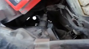 Замена лампочки в передней фаре Тойота Функарго