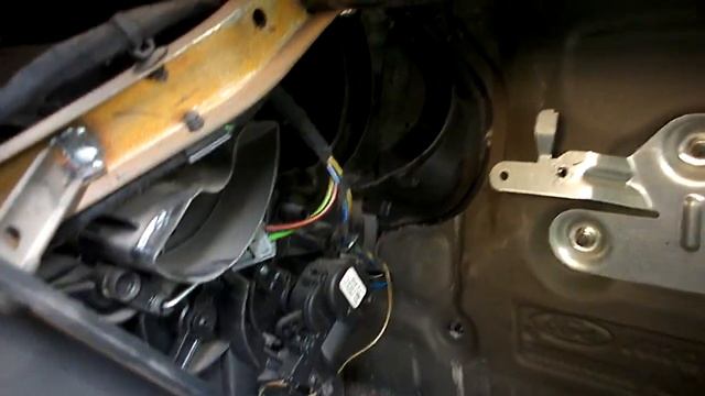 Ford Fusion. Замена вентилятора печки.