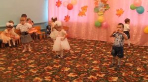 Весёлый танец «Мы весёлые малышки» в исполнении малышей Увальского детского сада