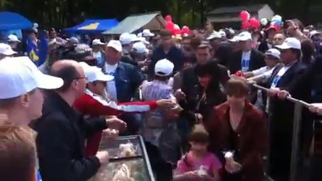 Раздача мороженого смотреть онлайн