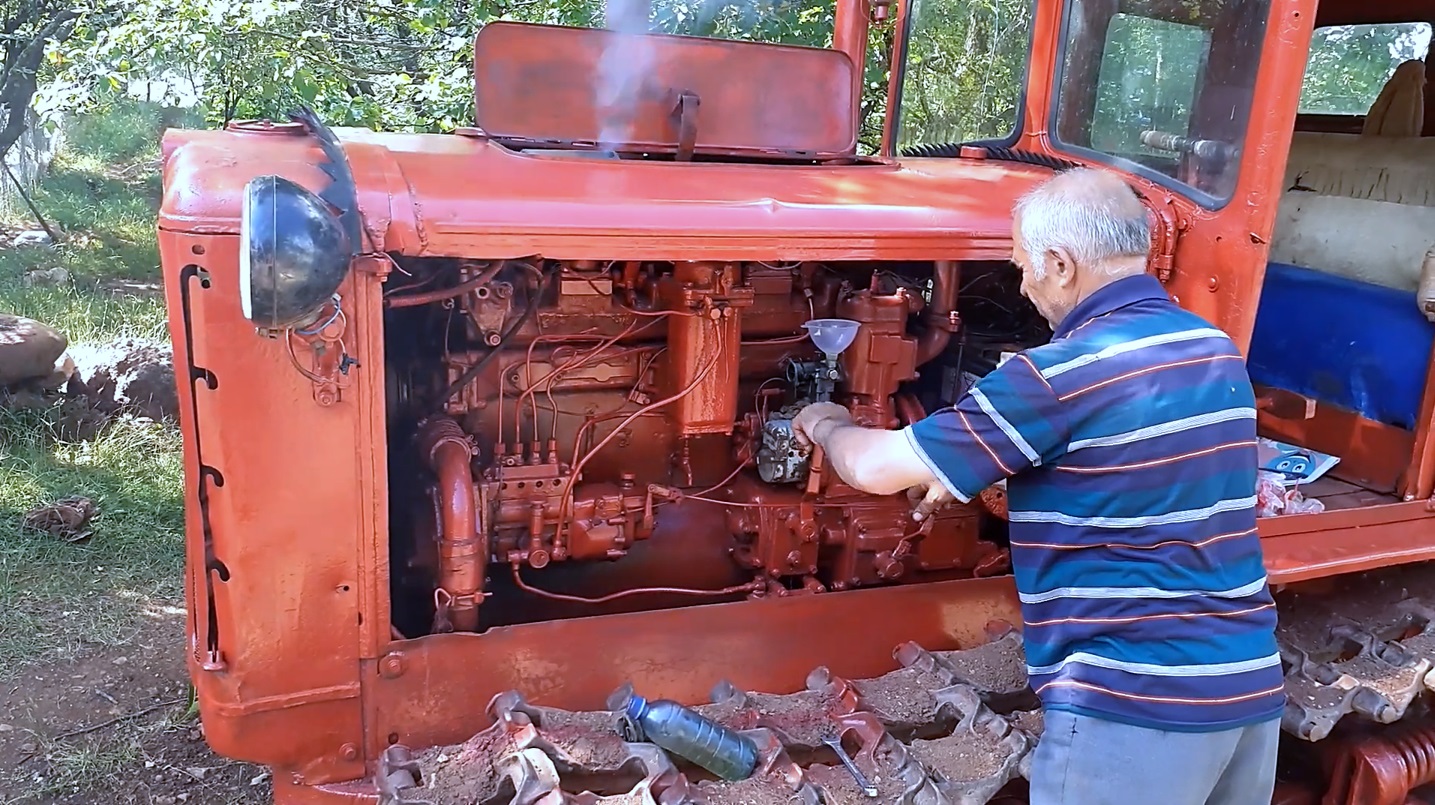 Запуск трактора DT-75 смотреть онлайн