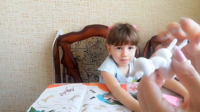 Лепим зебру из пластилина смотреть онлайн