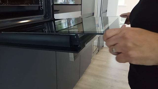 AEG / Electrolux / Zanussi - Oven glass door cleaning - V1 0 смотреть онлайн