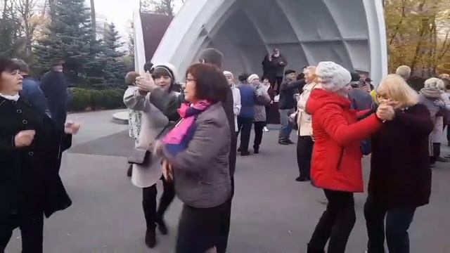 Танцуй танцуй танцы в парке Горького Харьков 29.10.2023 смотреть онлайн
