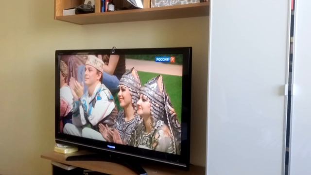 Аккомпонирует Тимофей на пустой бутылке смотреть онлайн