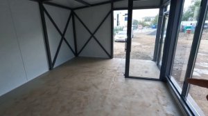 Перевозное помещение из сэндвич панелей 8 на 4 метров, торговый павильон с витражом, петли, тамбур.