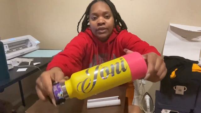 Using Permanent Vinyl to Personalize Our Hydro Flasks смотреть онлайн