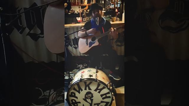 Фрикинг Аут. Листья жёлтые (cover-live) смотреть онлайн