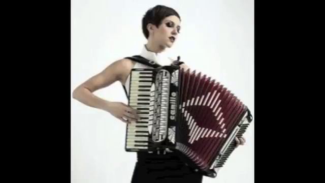 "Accordion Blue Monday" - Miss Natasha Enquist смотреть онлайн